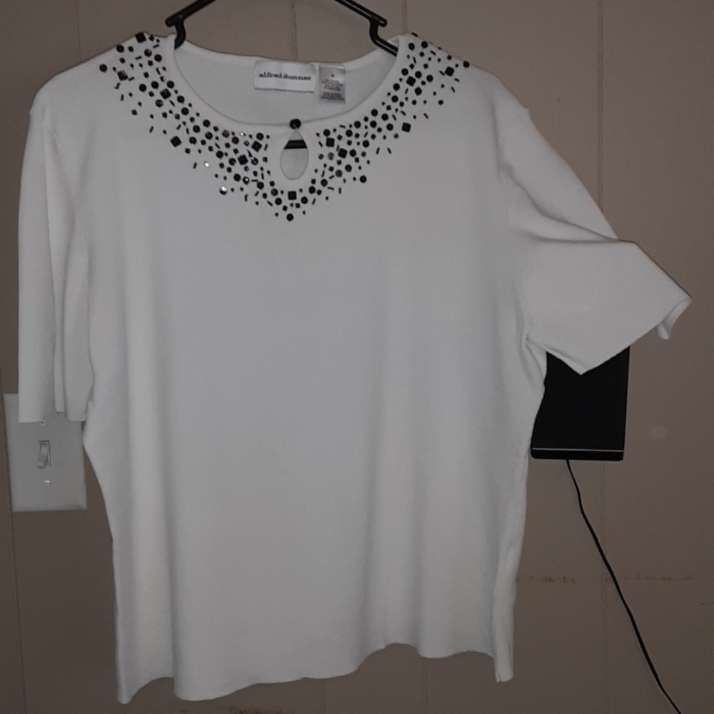 Ladies white short sleeve sweater